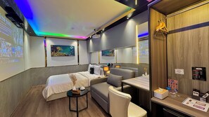 Executive studio, 1 queensize bed met slaapbank (Cinema) | Hypoallergeen beddengoed, een minibar, een kluis op de kamer, een bureau