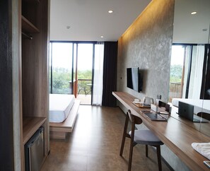 Standard with Private Balcony | 노트북 작업 공간, 무료 WiFi
