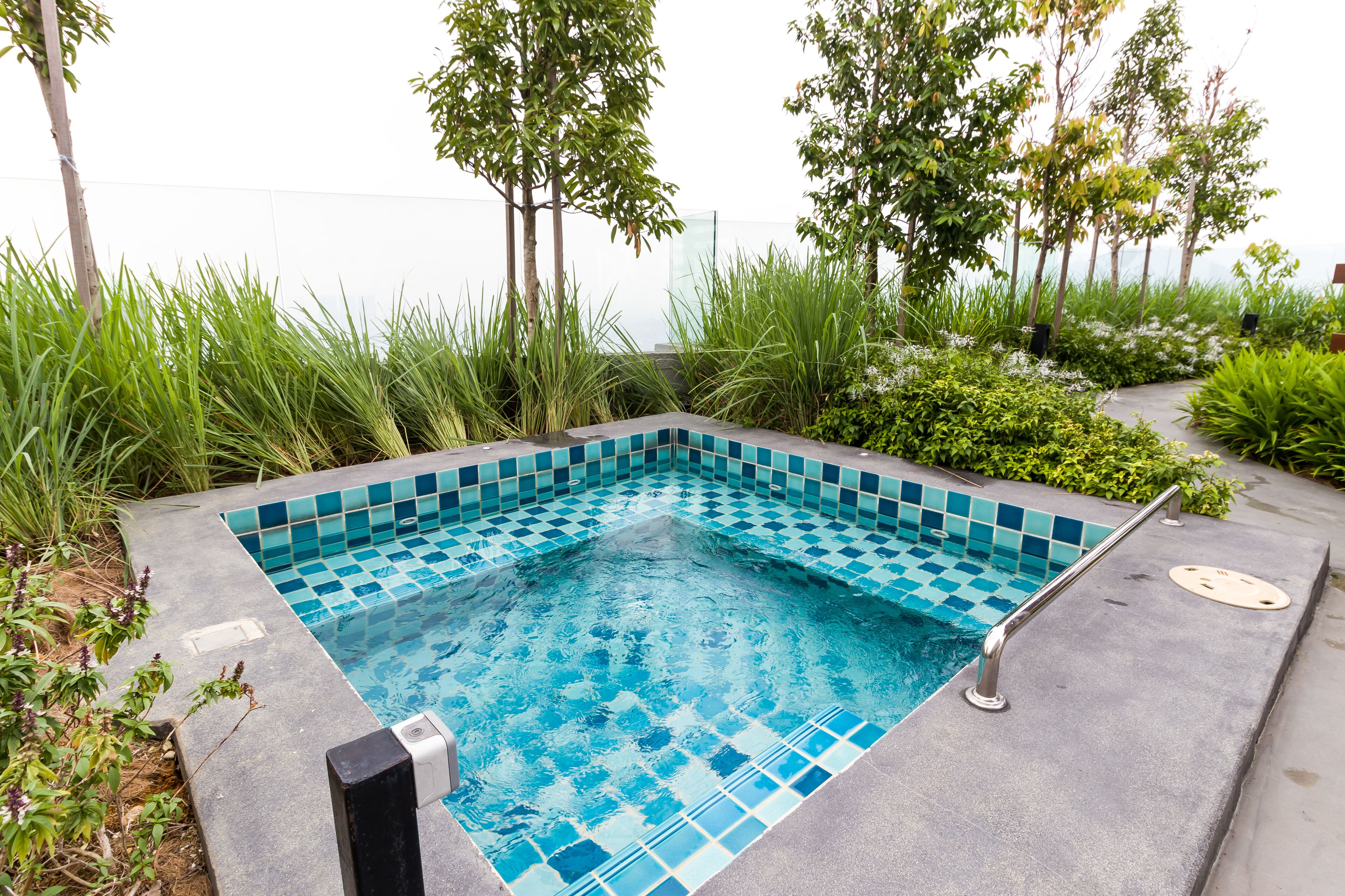 مغطس سبا خارجي