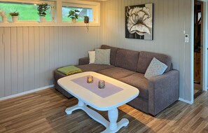TV - 2 bedroom cozy home in Hauglandshella (Hauglandshella)