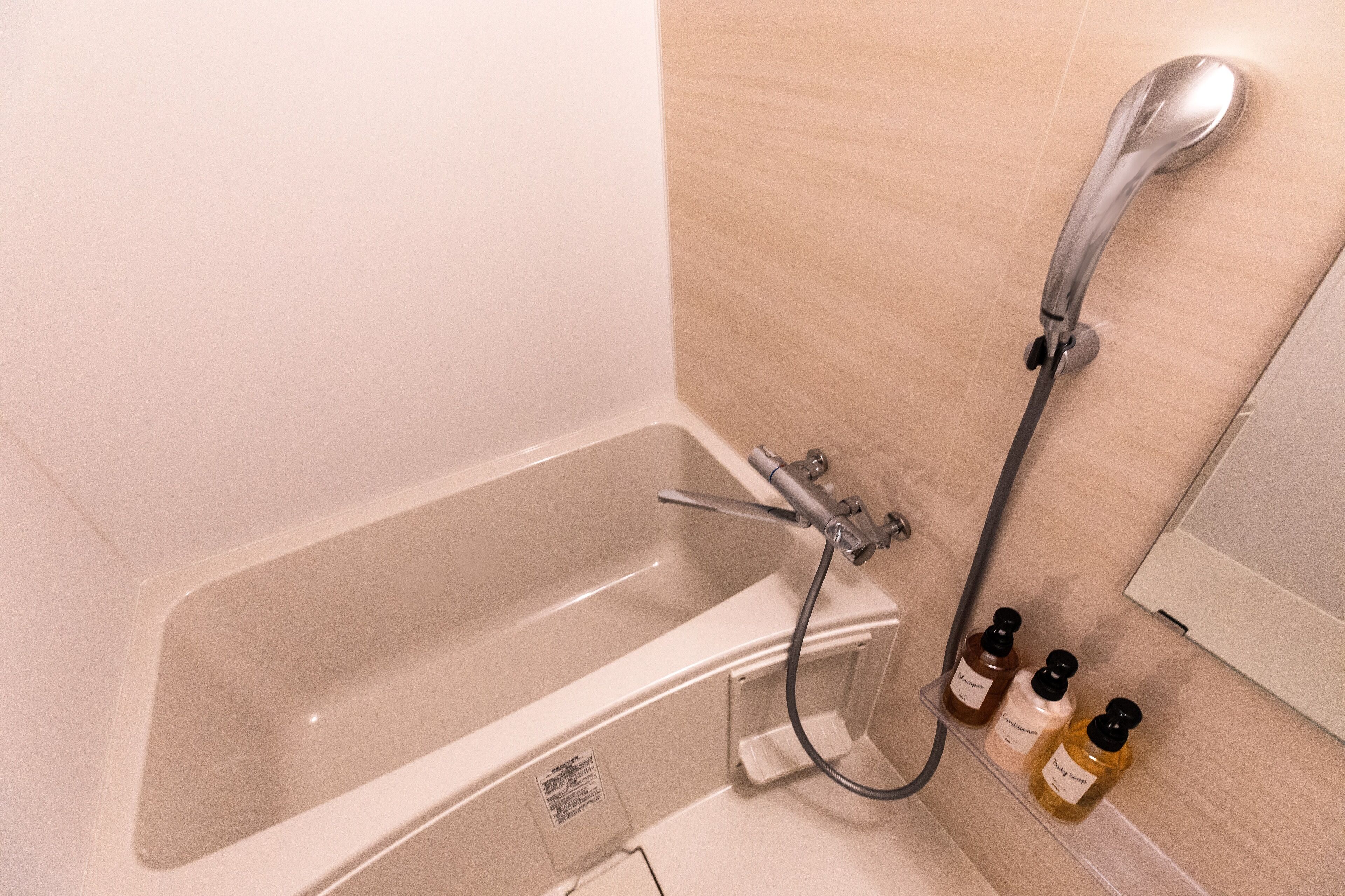 Economy Twin Room | Bathroom | Separate tub and shower, deep soaking tub, free toiletries, hair dryer