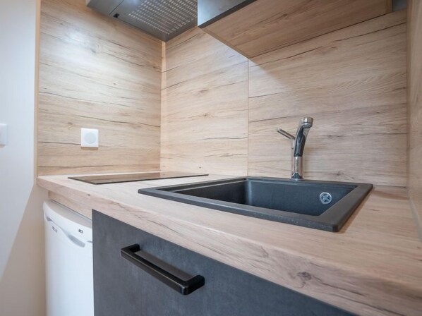 Kjøleskap, mikrobølgeovn, ovn og oppvaskmaskin