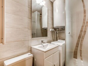 Bathroom - Asters 322 Bâtiment A1 by Interhome (Les Menuires)
