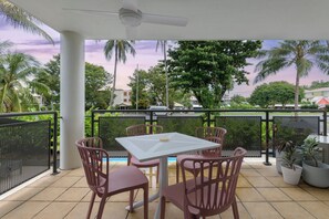 Superior-Apartment, 1 Schlafzimmer | Individuell dekoriert, individuell eingerichtet, Bügeleisen/Bügelbrett