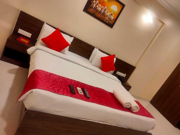 Executive Room | Individually furnished, iron/ironing board, free WiFi, bed sheets