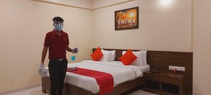 Individually furnished, iron/ironing board, free WiFi, bed sheets - Kedari Residency (Pune)
