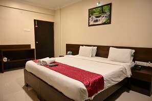 Executive Room | Individually furnished, iron/ironing board, free WiFi, bed sheets