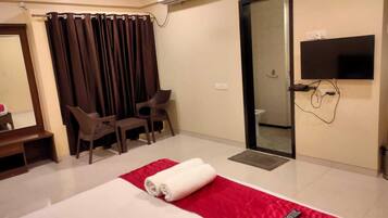 Executive Room | Individually furnished, iron/ironing board, free WiFi, bed sheets
