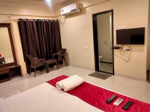 Executive Room | Individually furnished, iron/ironing board, free WiFi, bed sheets