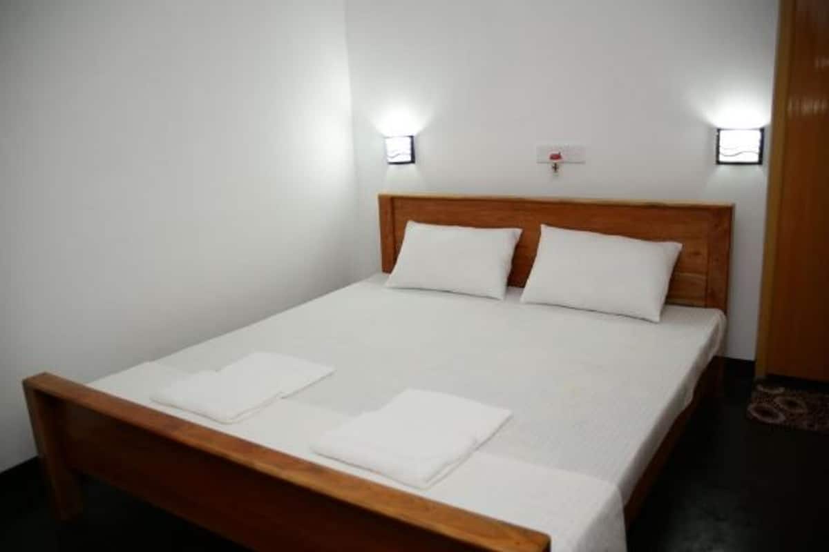 Chambre Double Deluxe | Bureau, fer et planche à repasser, Wi-Fi gratuit, draps fournis