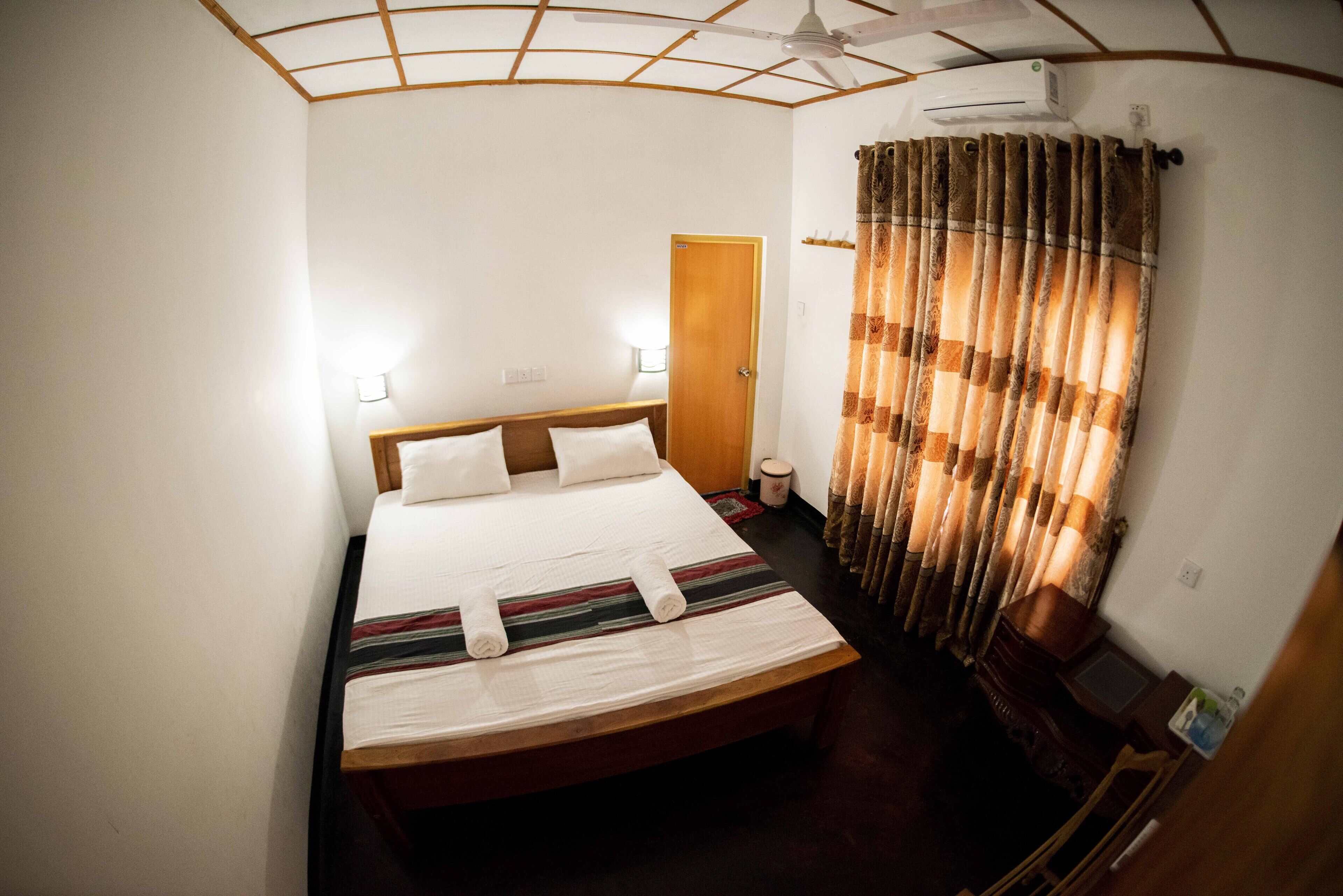 Kahden hengen deluxe-huone | Työpöytä, silitysrauta/-lauta, ilmainen Wi-Fi, vuodevaatteet