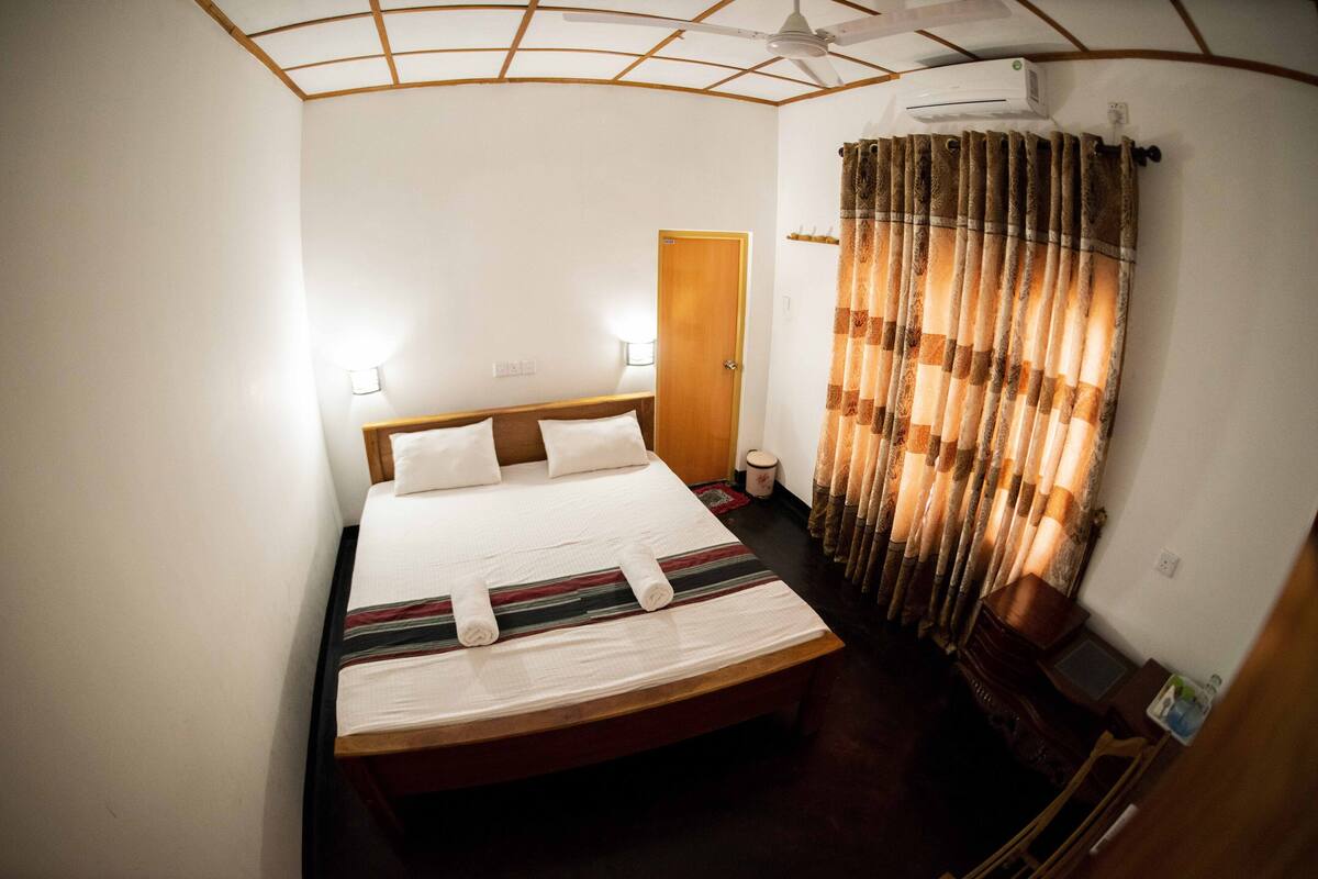 Desk, iron/ironing board, free WiFi, bed sheets