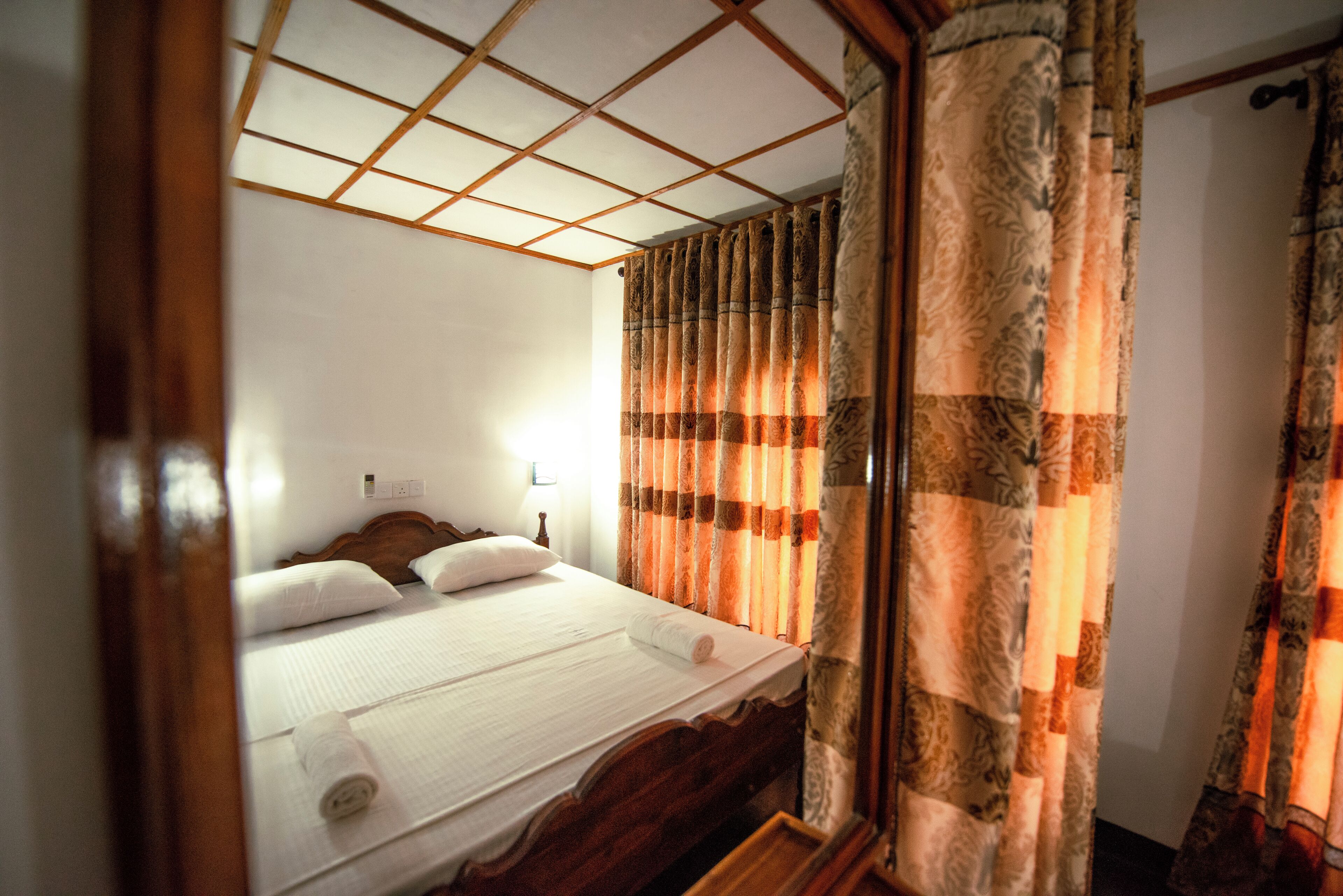 Deluxe Double Room | Desk, iron/ironing board, free WiFi, bed sheets