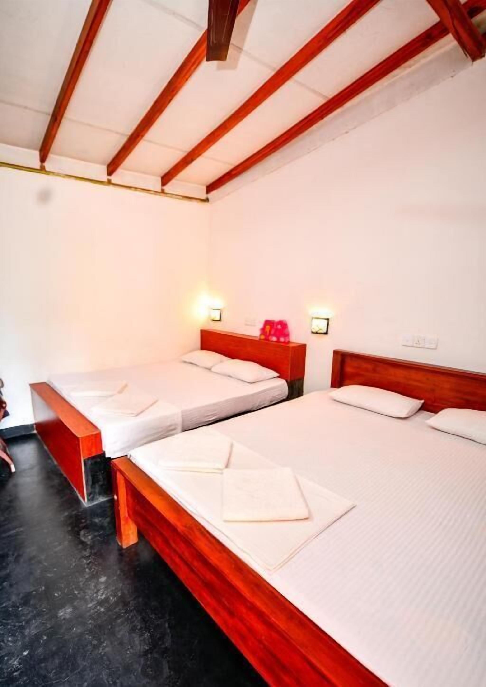 Family Double Room | Desk, iron/ironing board, free WiFi, bed sheets