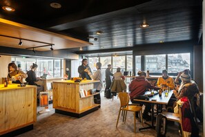 Cafe - UNPLAN Village Hakuba – Hostel (Otari)