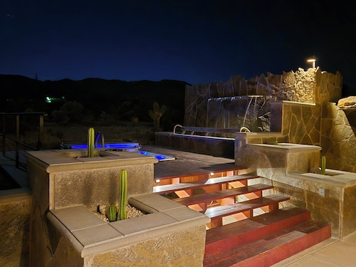 Joshua Tree Home Home Fountain Oasis & Spa w/ 360 Views