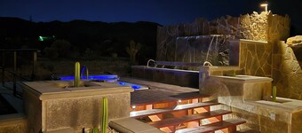 Joshua Tree Home Home Fountain Oasis & Spa w/ 360 Views