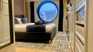 2 bedrooms, iron/ironing board, travel cot, free WiFi - Leeds City Centre 
Stylish Apartment Superb Location, sleeps up to 6 (Leeds)