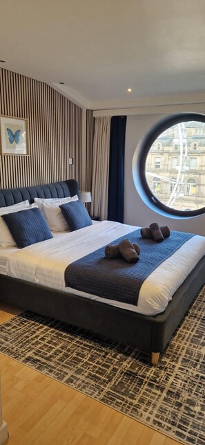 2 bedrooms, iron/ironing board, travel cot, free WiFi - Leeds City Centre 
Stylish Apartment Superb Location, sleeps up to 6 (Leeds)