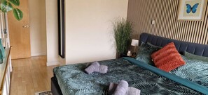 2 bedrooms, iron/ironing board, travel cot, free WiFi