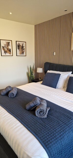 2 bedrooms, iron/ironing board, WiFi (free), bed sheets