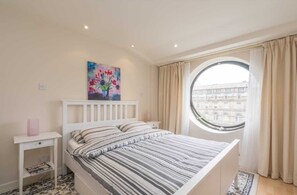 2 bedrooms, iron/ironing board, travel crib, free WiFi - Leeds City Centre Unique apartment Superb Location (Leeds)