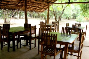 Tempat makan outdoor