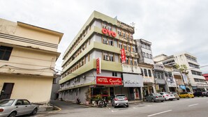 A multi-story building with a prominent 'Hotel Casa Villa' sign, several parked cars, and a street view. - OYO 89549 Casavilla Hotel (city Centre) Taiping (Taiping)