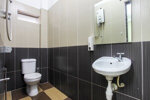 Deluxe Twin Room | Bathroom