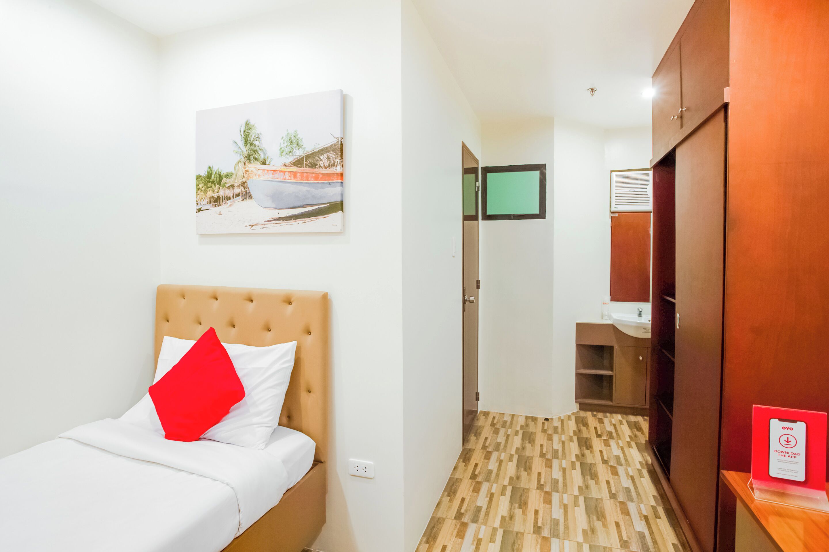 Desk, free WiFi, bed sheets