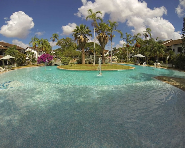 Outdoor pool, open 9:00 AM to 6:00 PM, sun loungers