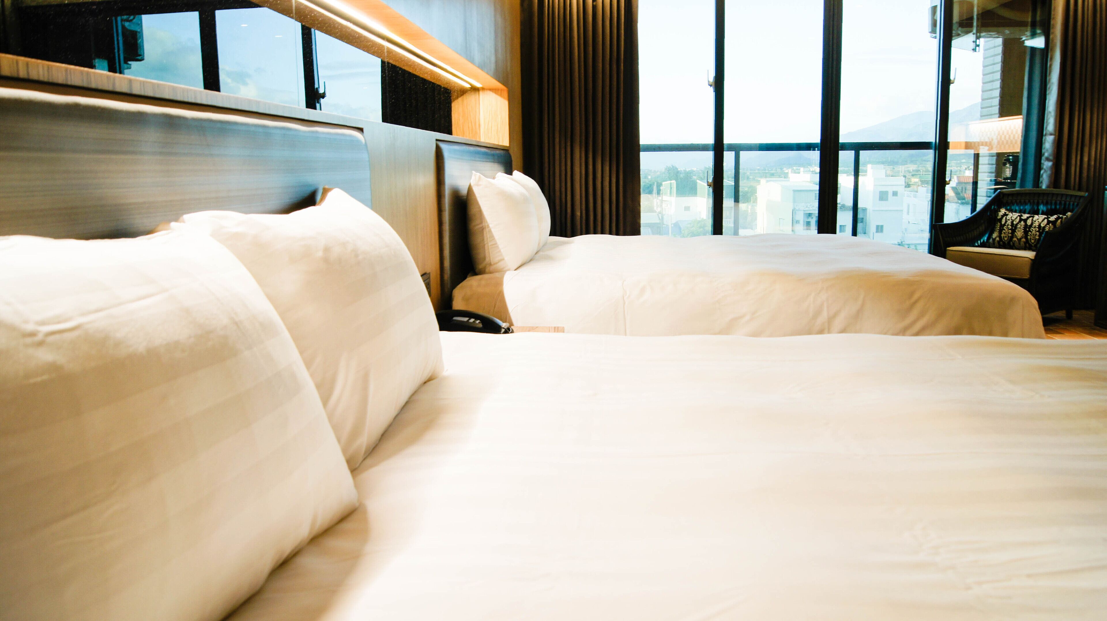 Chambre Quadruple, 2 grands lits, non-fumeurs, vue océan | Couette en duvet d'oie, minibar, bureau