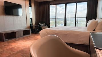 Luxury Double Room | Gebar bulu kapas, bar mini, meja, ruang kerja komputer riba