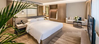 Zhangjiagang Suning Auraya Hotel