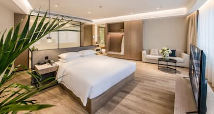 Zhangjiagang Suning Auraya Hotel