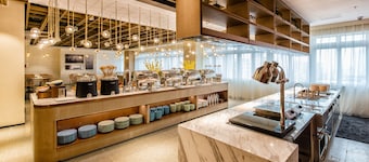 Zhangjiagang Suning Auraya Hotel
