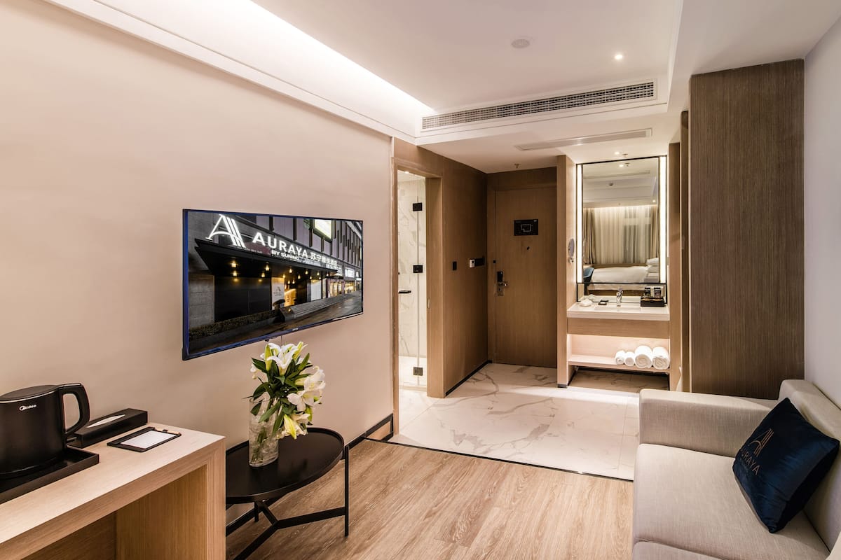 Phòng đôi Superior | Minibar, bàn, màn/rèm cản sáng, bàn ủi/dụng cụ ủi quần áo