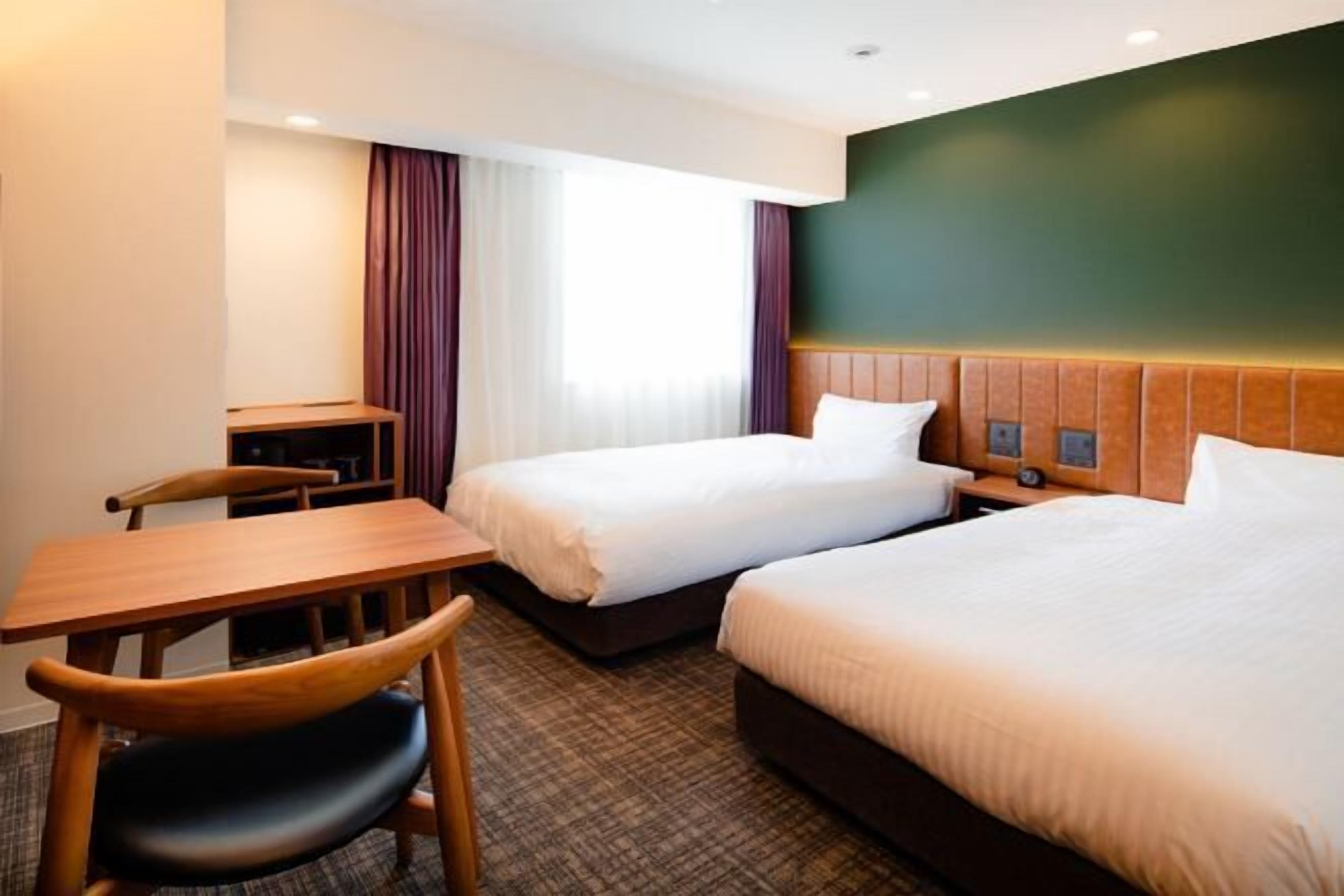 Down comforters, in-room safe, desk, laptop workspace