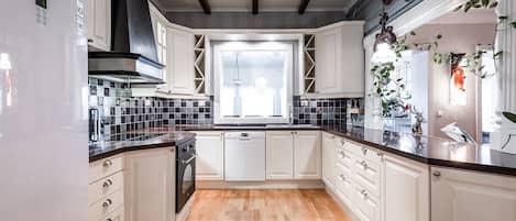 Exclusive Villa | Private kitchen | Fridge, oven, stovetop, dishwasher