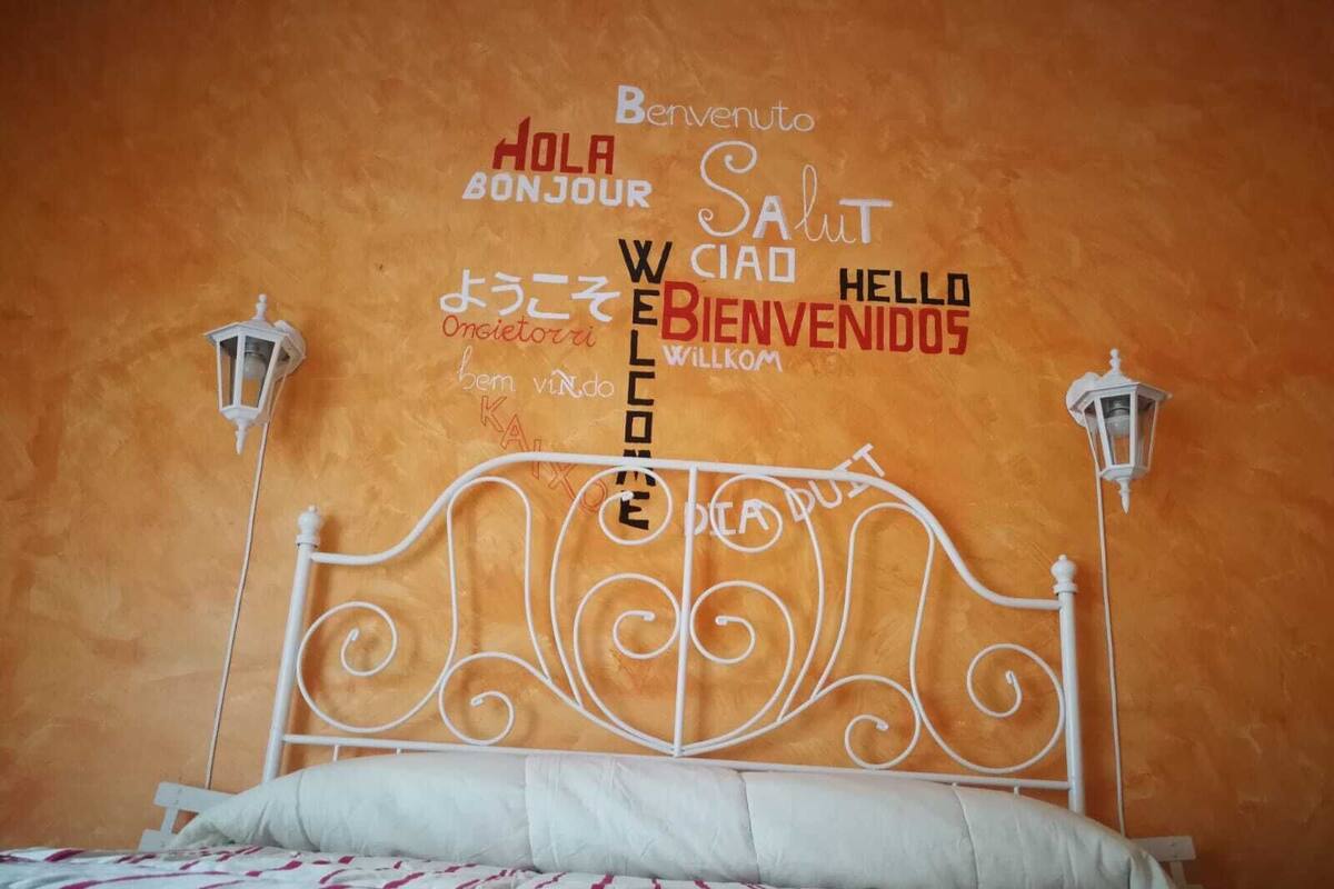 Habitación Las Letras | Desk, free WiFi, bed sheets