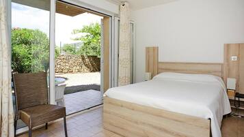 1 bedroom, travel cot, free WiFi