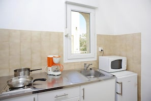 Fridge, microwave, stovetop, toaster
