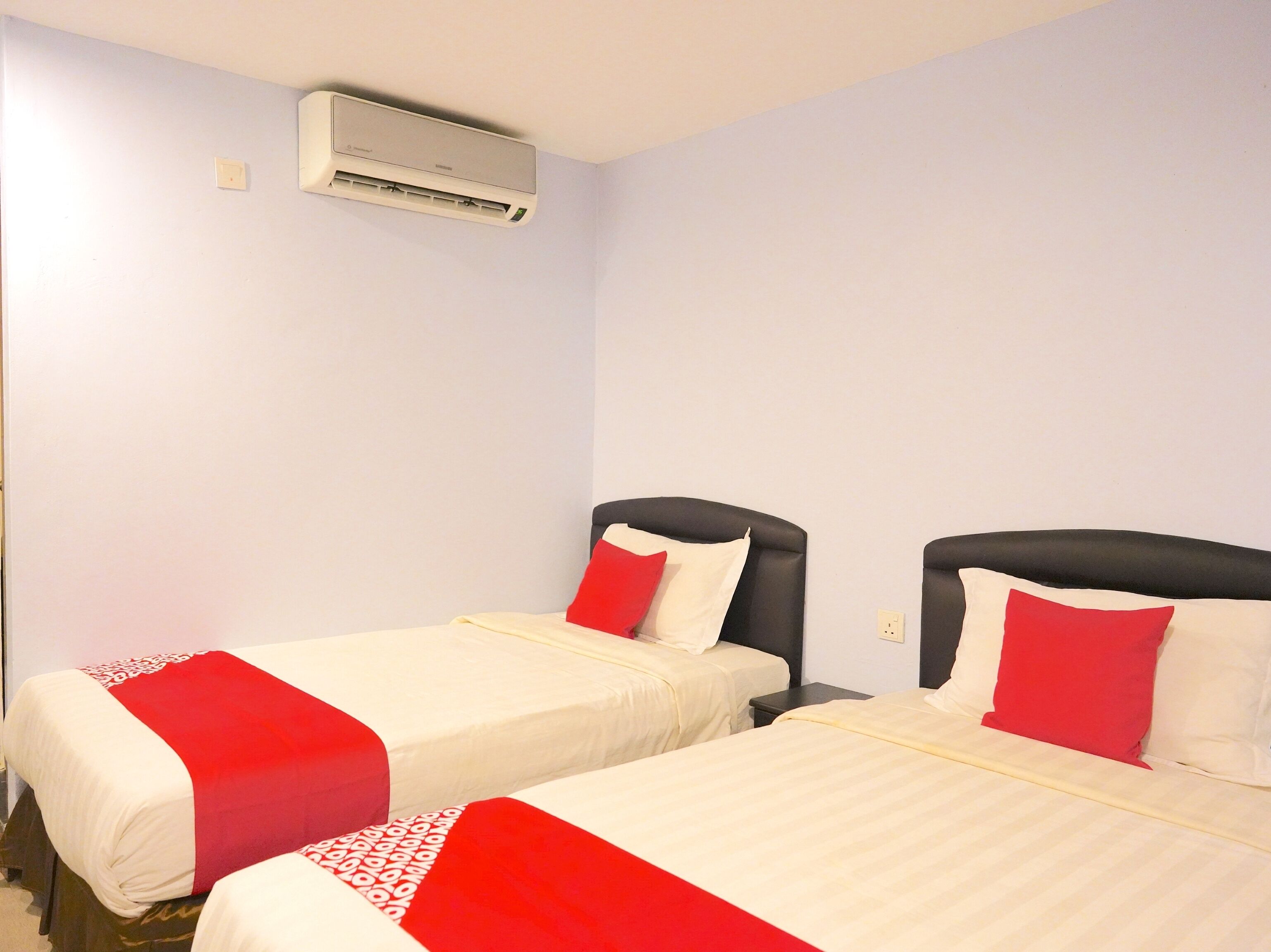 standard twin room | desk, free wifi