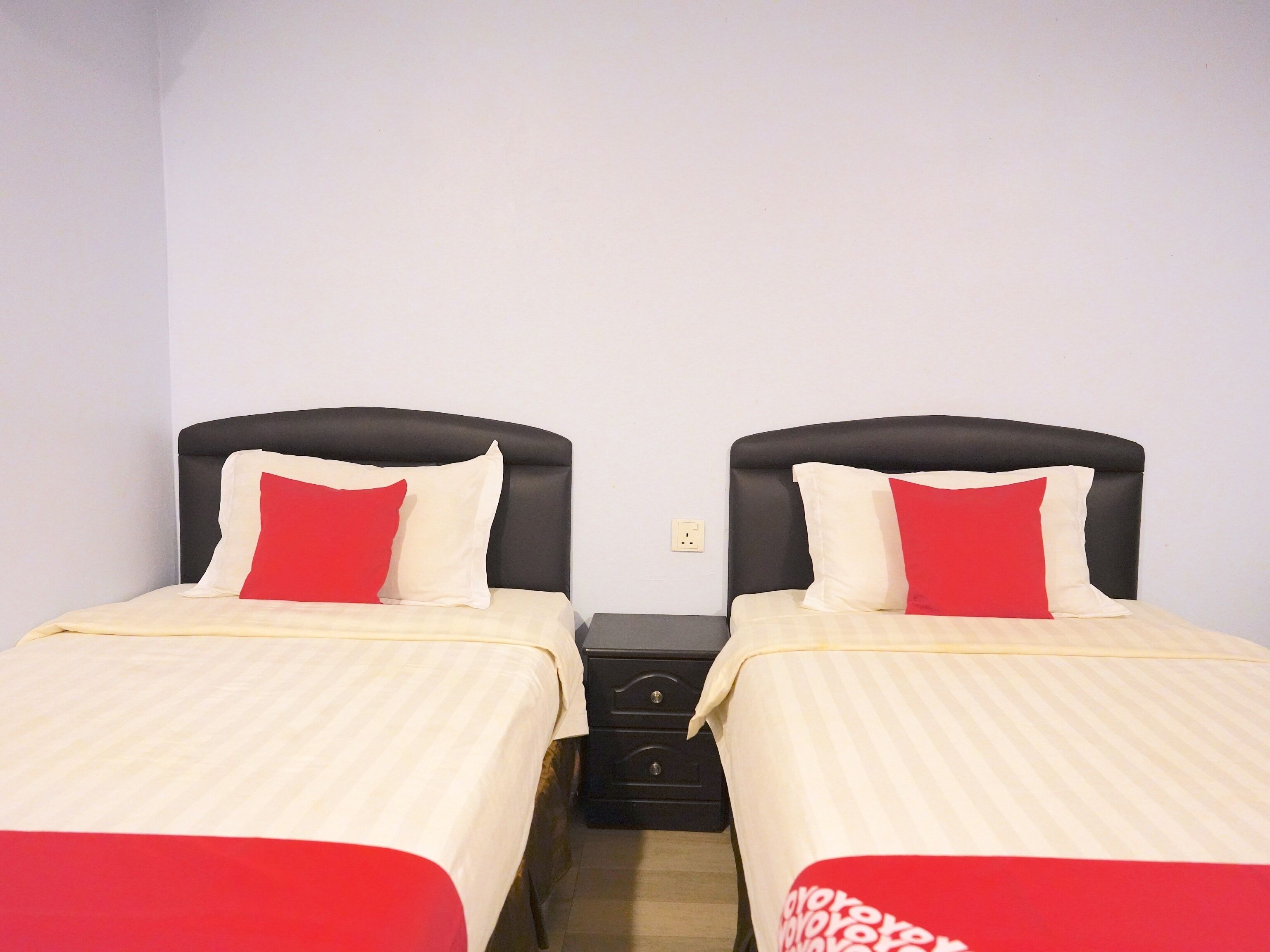 standard twin room | desk, free wifi
