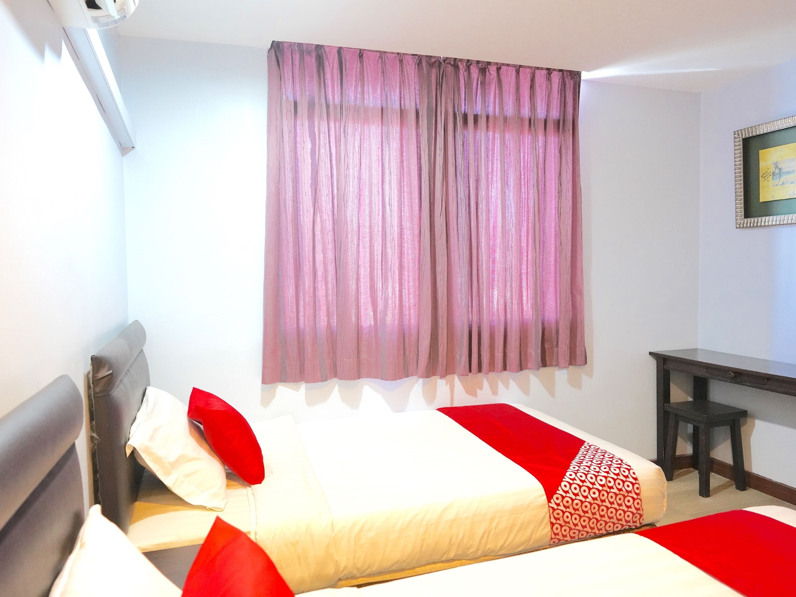 deluxe twin room | desk, free wifi