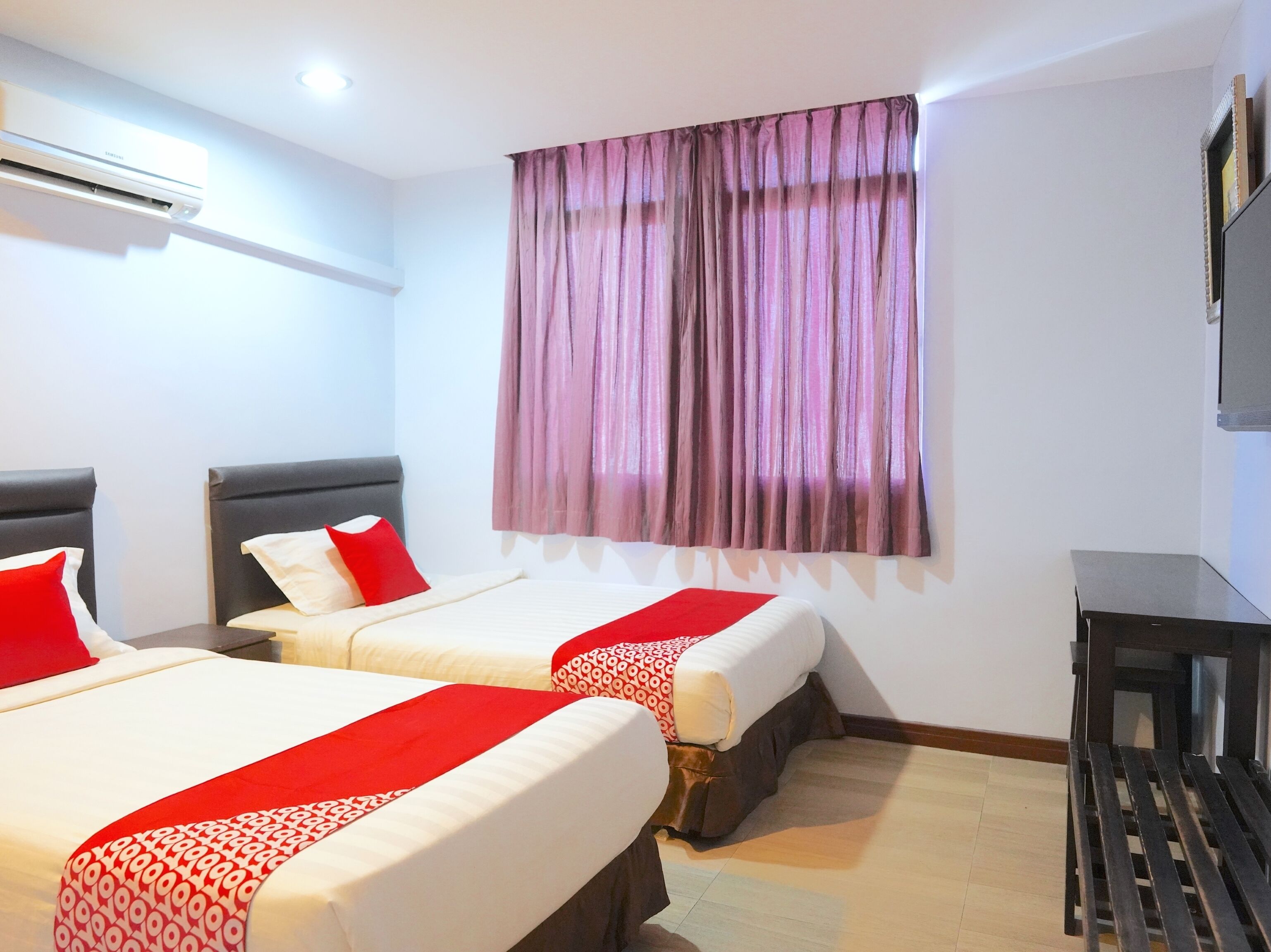 deluxe twin room | desk, free wifi