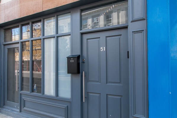 Entrada al alojamiento