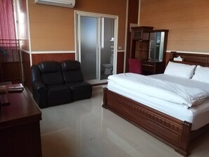 Desk, free WiFi, bed sheets - Mingyuan Homestay (Jinhu)
