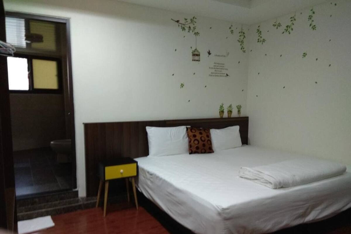 Habitación doble estándar | Escritorio, wifi gratis y ropa de cama