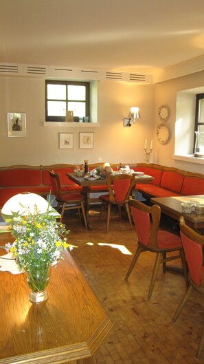 Free daily continental breakfast  - Landgasthof Geiersmühle (Michelstadt)